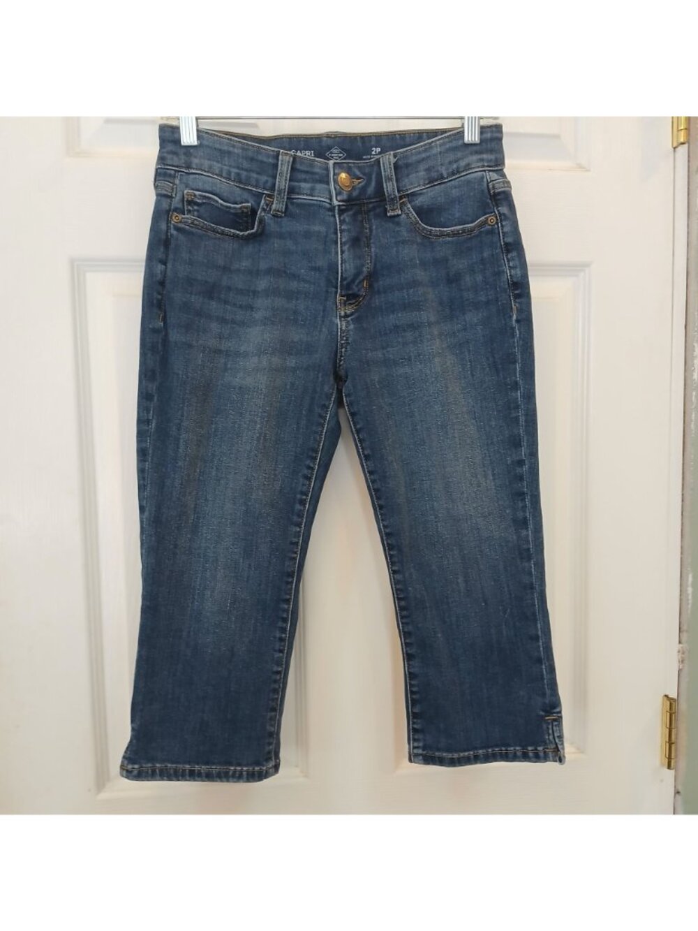 St Johns Bay Womens 2P Petite Capri Jeans Medium Wash Denim 5-Pocket Design #D46 - Picture 9 of 11
